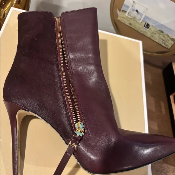 Elegant Burgundy Stiletto Boots - Picture 3 of 4
